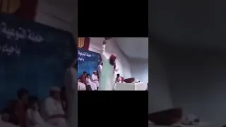 نونية القحطاني لا خير في صور المعازف كلها و اطعن برمح الحق كل معاند تكسير عود الألة الموسيقية 