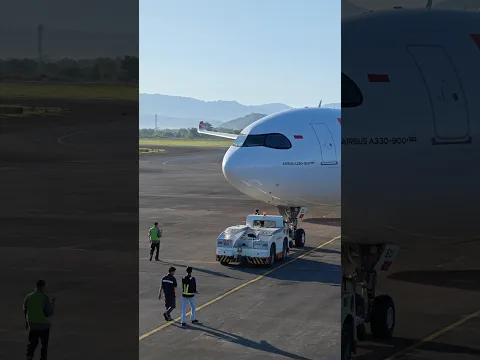 Dorong Mundur Pesawat / Pushback Airbus A330-900 Neo Lion Air