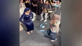 رقص صاحبة الفستان الازرق يشعل الفرح كامل رقص شرقي720P HD٠٠١ 