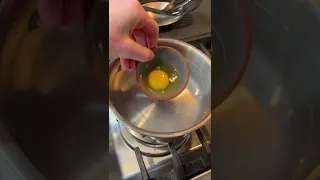 How To Poach An Egg Poachedeggs Eggs Poaching Breakfast 