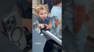 الطفلة أنجيلكا البالغة من العمر 3 سنوات تبهر الجمهور بأداء أغنية فيلم تايتنك 