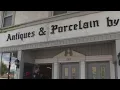 Man ties up employees robs antique store in Glenview