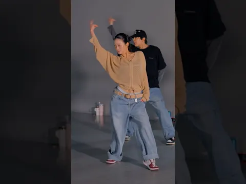Outrageous looks good on her 🫦 #jueun #choreography