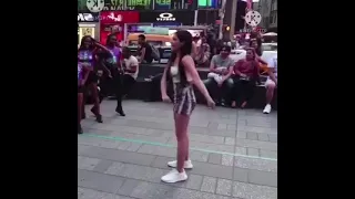 شو عملت فيني من لما لفت على خصرا هشال تصميم ل نارين 