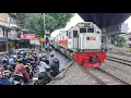 Download Lagu PINTU PERLINTASAN MAUT BANYAK KORBAN BUNDIR SAMPAI TERTABRAK KERETA API !