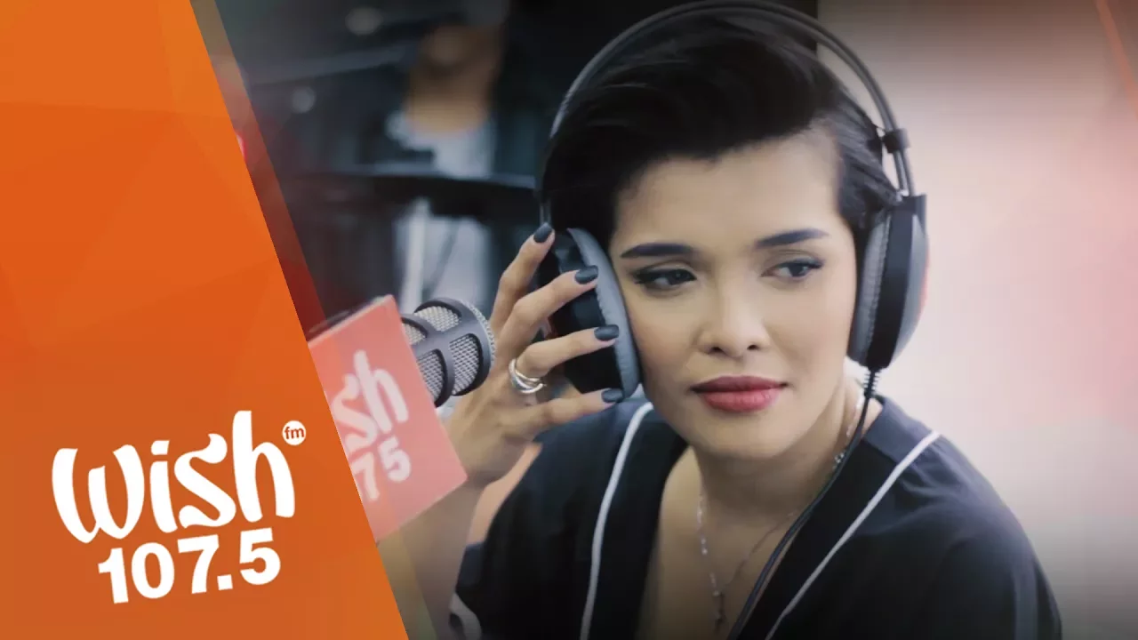 KZ Tandingan sings "Mahal Ko o Mahal Ako" on Wish 107.5 Bus