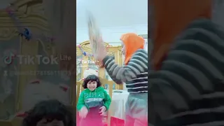لما اختك تتعاكس في الشارع   زياد وعمر دندنها