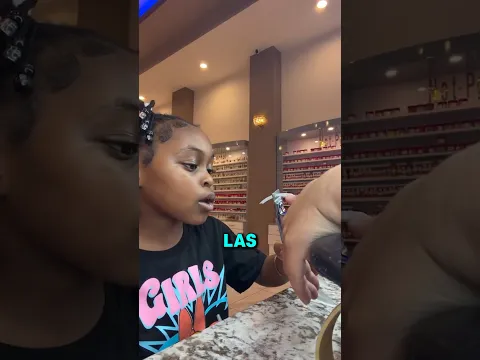 LA MANICURISTA MÁS JOVEN DE TODAS!! 😂