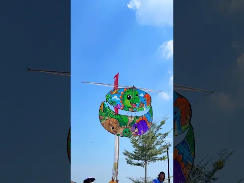Layangan tradisional motif dinosaurus #layangan #kite #festival #dino #kreatif