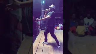 dr flezzy perform never say goodbye u0026 denge pose feat keeda xpensiv live at okumagba layout warri