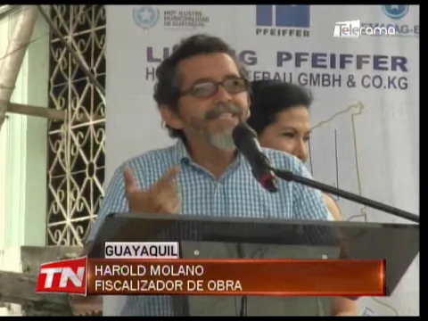 Inspección avance de obra alcantarillado sanitario en suburbio de la ciudad