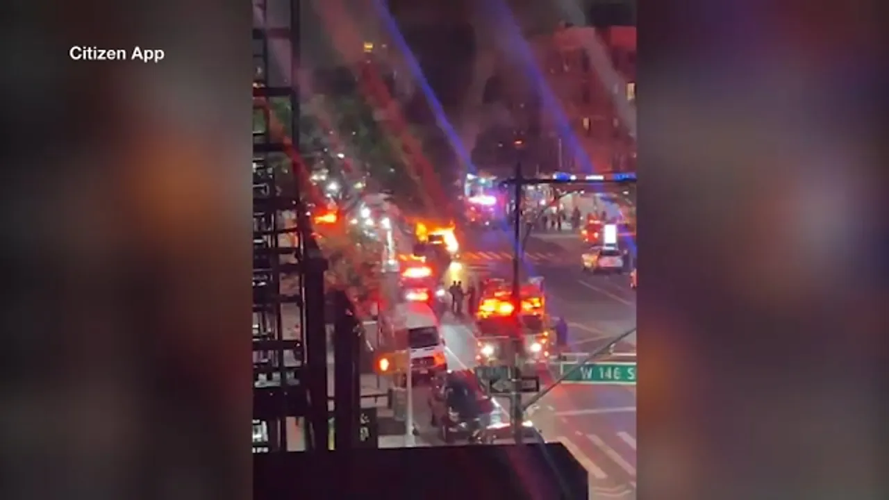 Woman, 3 NYPD officers injured in Manhattan car crash Woman, 3 NYPD officers injured in Manhattan car crash