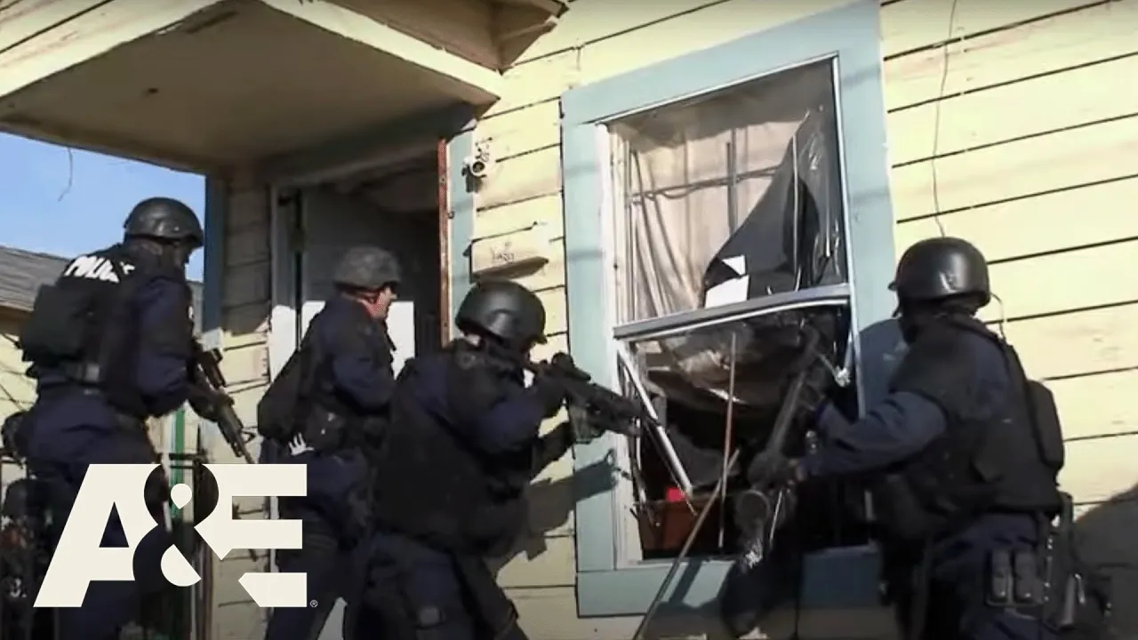 Dallas SWAT: Police Raid Drug House For The NINTH Time | A&E