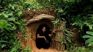 Built A Traditional Survival Shelter 🛖 Earth Hut With Natural leaf Roofing 🌿🌿🌿