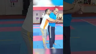 ستوقع اي شخص بكل سهوله لو امسكك من الخلف مع الكابتن فهد المهر دندنها