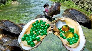 😱😱Pry open the giant clam, inside there are countless precious green pearls, extremely charming