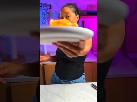 Volteado de piña con caramelo que brilla solito 🍍✨ ¿Salió entero? Guárdala 🔖 ¿Las cherries se