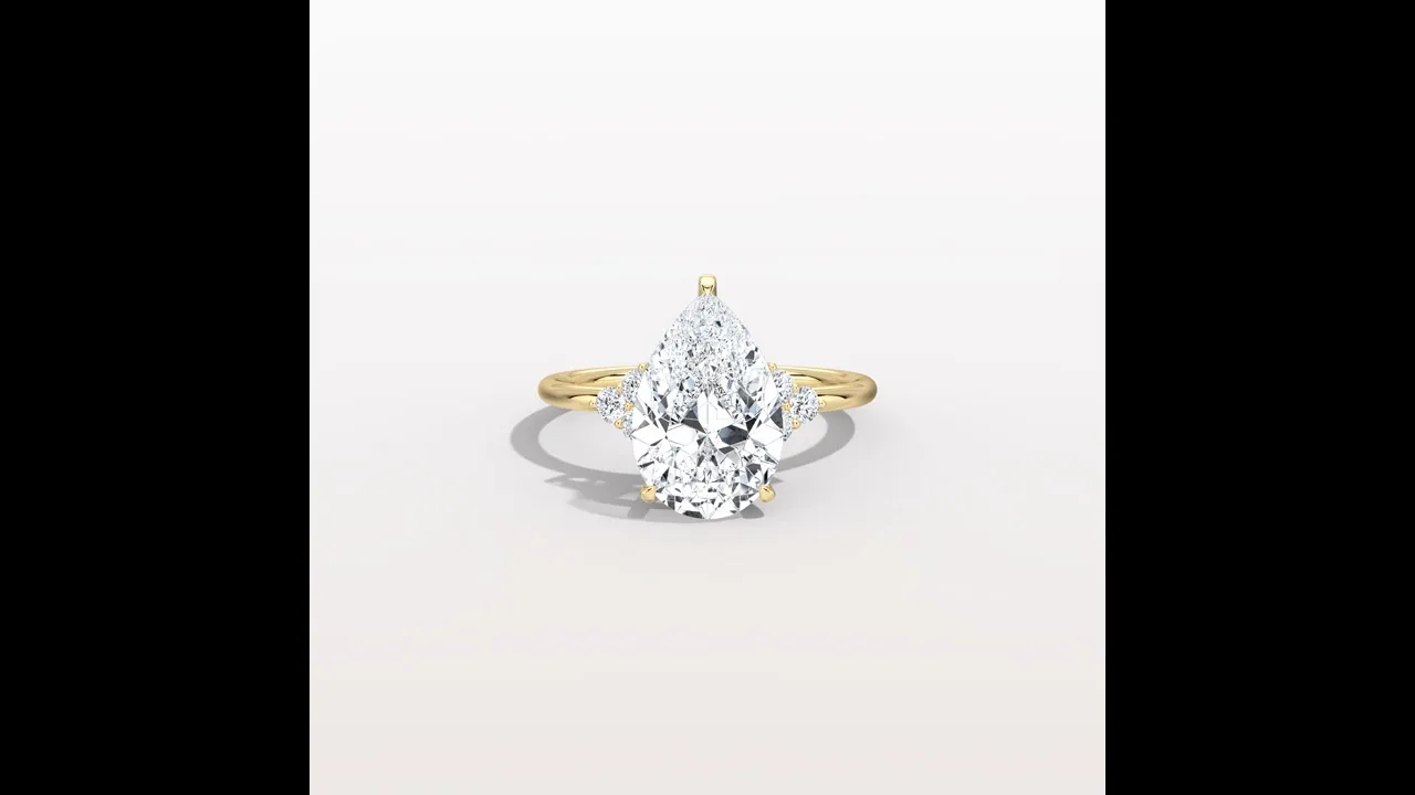 Juliette丨3CT Pear Cut Lab Grown Diamond Cluster Ring with Round Accents in 14K Gold/Platinum