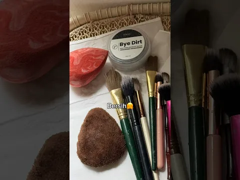 cuci brush & sponge makeup biar ga nimbun kotoran & bakteri yang bisa bikin jerawat!