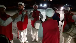 فرقة تاج الزيبان بسكرة نايظة نايظة اااا بابا مع وليدات لبشاش 