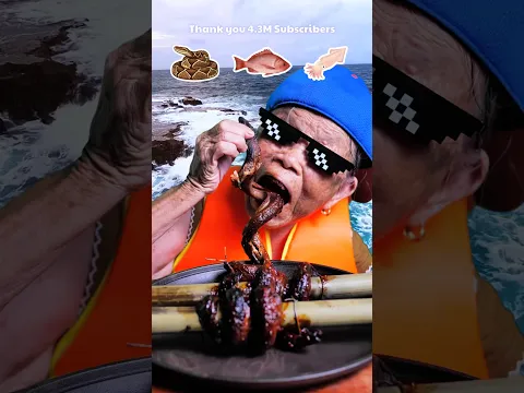 Beach Mukbang Check! 🦀🏖️🦑 #asmr #food #mukbang