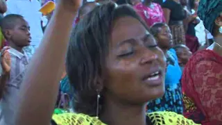 efatha ministry mass choir huyo ndiye anashuka tenzi 98 