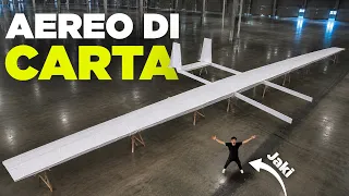 ABBIAMO COSTRUITO L’AEREO DI CARTA PIÙ GRANDE DEL MONDO