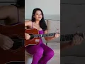 Download Lagu Esse solo é incrivelmente relaxante - violão - Débora Lobo
