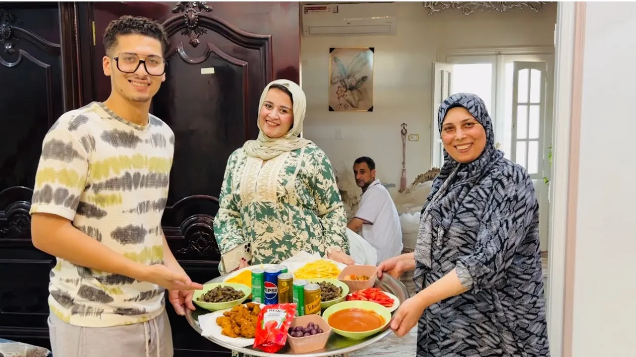 كل يوم بتذيد حلوه بدخلتها عندى ربنا يجعلها بنتى إلى مخلفتهاش سالى القمر عملت احلى غدا وفرشت شقه عروس