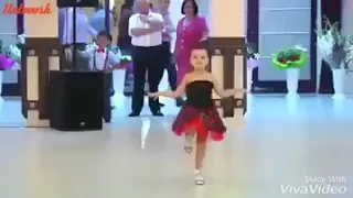 يلا يا دي جي علي الموسقى خلي جو السهره يشعل حريقه دندنها