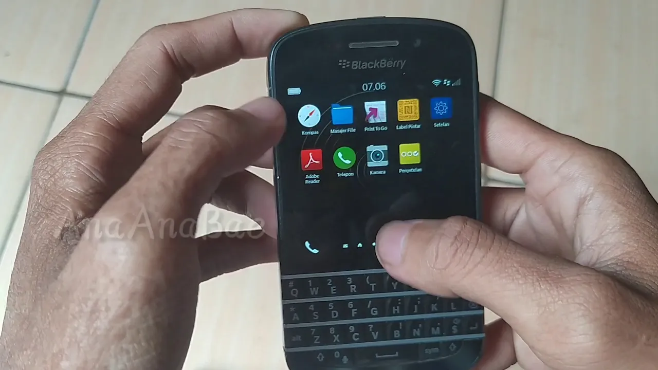 Install apps on BlackBerry Storm 9500 | The Human Manual