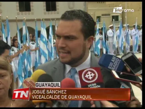 Colocan ofrenda floral al busto de Francisco de Orellana