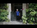 Download Lagu Noortje (85) woont in een hofje aan de Rozengracht  | FANCLUB CENTRUM