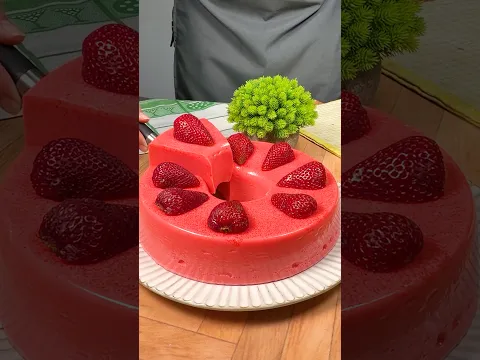 ¡Este flan de fresa es tan cremoso y delicioso que todos van a querer repetir! #recetas #postres
