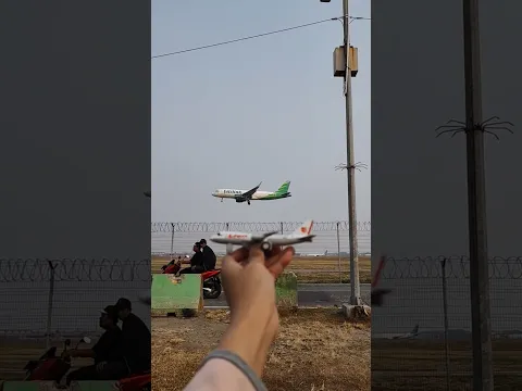 PESAWAT MELINTAS 78 ‼️ Wadidaw... Lagi lagi citilink, banyak customer nya ya #citilinkindonesia