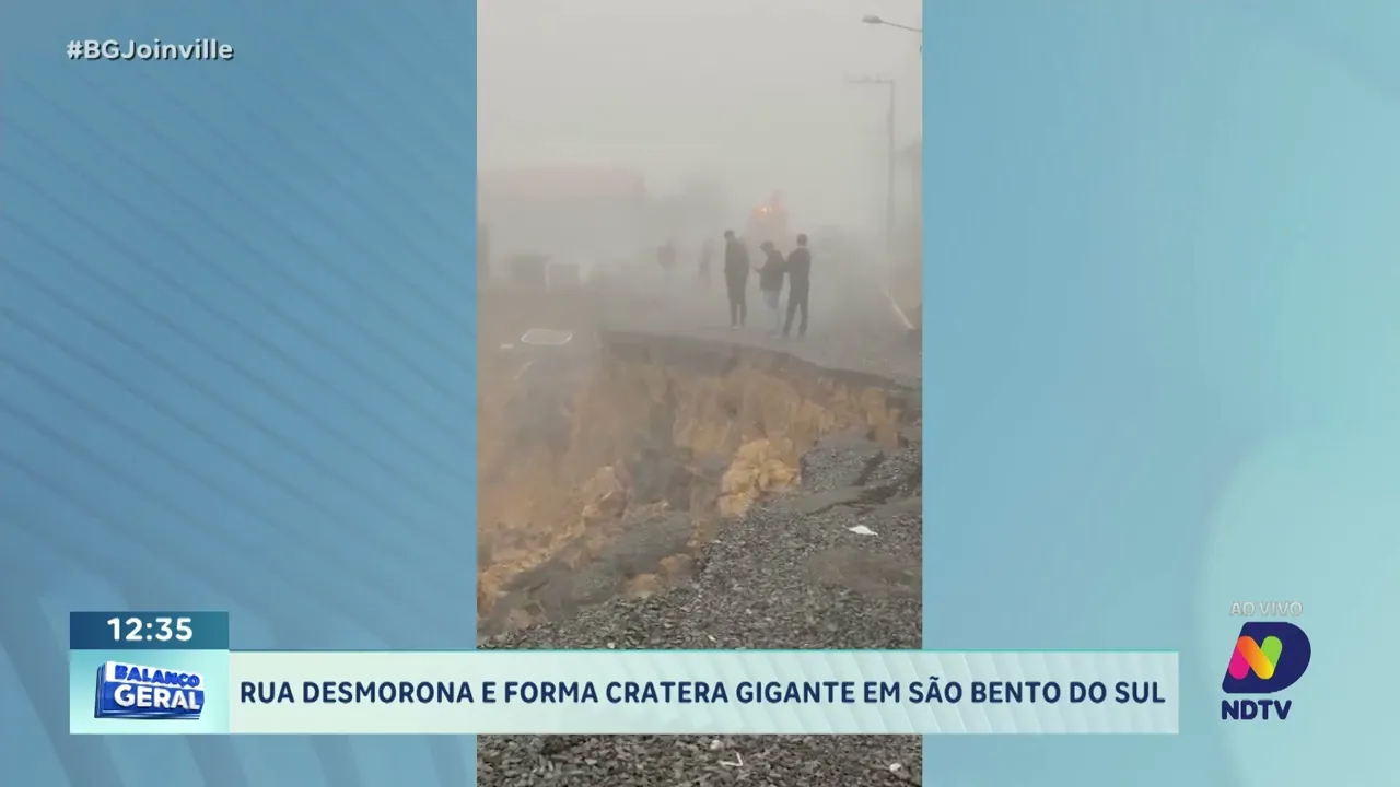Rua desmorona e forma cratera gigante em São Bento do Sul