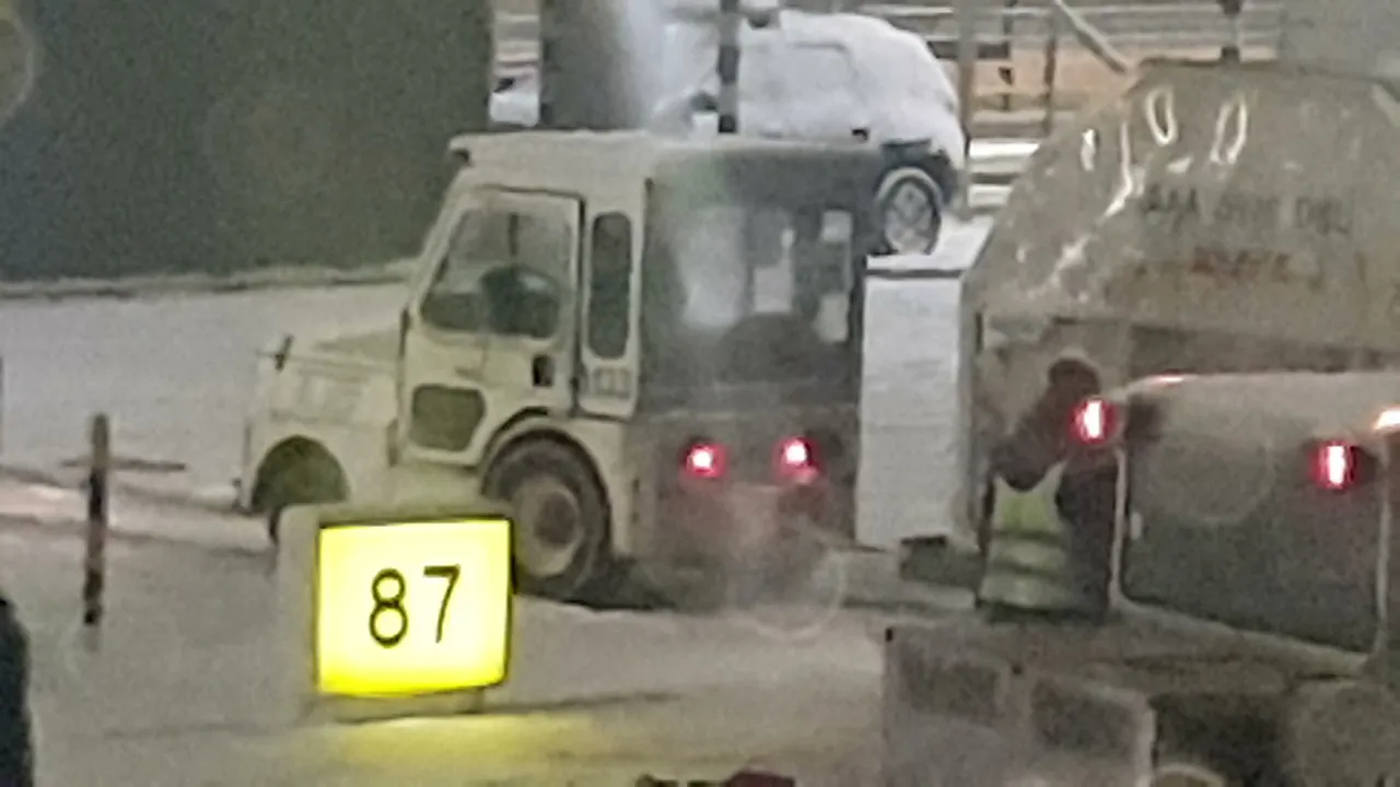 Slipping truck during operations in winter weather on Katowice airport (EPKT - KTW) Slipping truck during operations in winter weather on Katowice airport (EPKT - KTW)