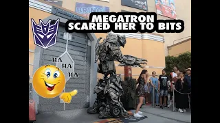 Download Megatron Totally SCARED This Girl at Universal Studios Hollywood SUPER FUNNY! Roasting Random People MP3
