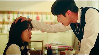 بتشتغل مدرسة فى نفس مدرستها القديمة وهناك بتقابل طالب شبه حبيبها القديم بالظبط 