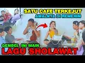 Download Lagu Satu Cafe Terkejut | Awalnya Diremehin, Gembel ini main Lagu Sholawat