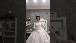 شوفو العروسة شلون تركص ع اغنية بكا بكا بكا جم 