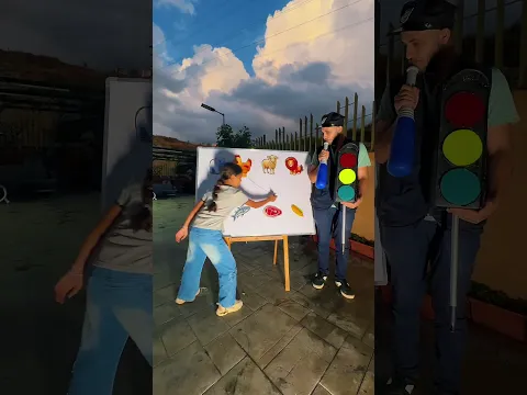 ماذا يأكل كل من الحيوانات تعلم مع البنت والشرطي 👮‍♂️🚦