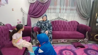الاخت تهين اختها الكبيره وتخليها تبوس ايديها بسبب مرات الاب     دندنها