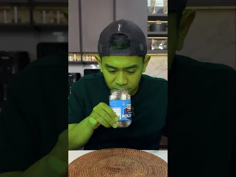 Makan ikan rollmop viral