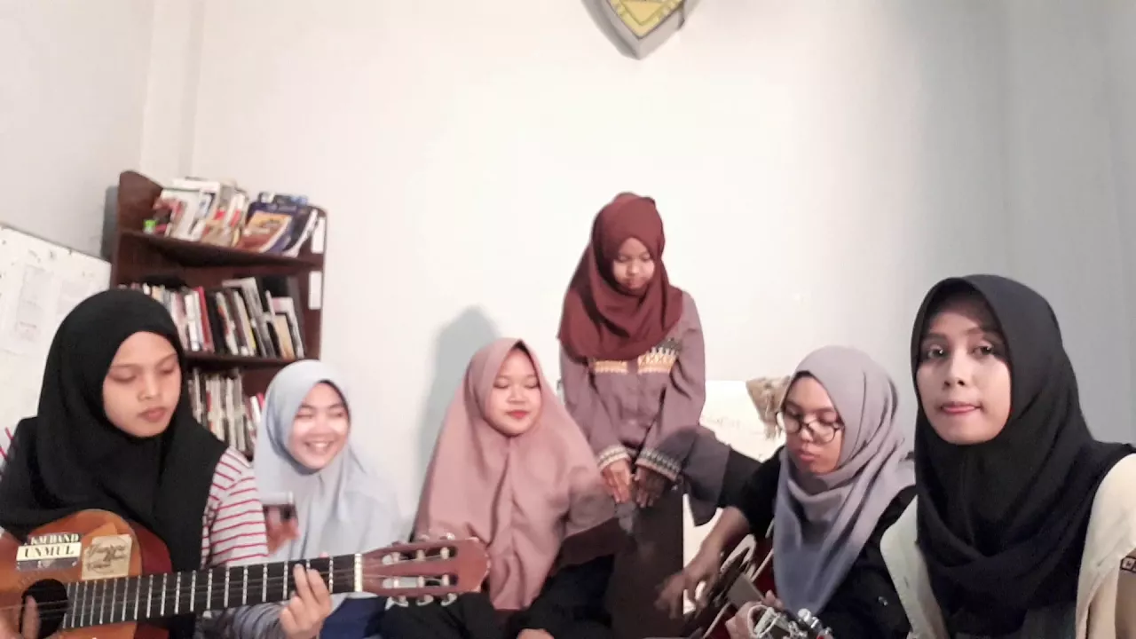 COVER - SHE (Slow Down Baby) by me and Ukm Band Girl's COVER - SHE (Slow Down Baby) by me and Ukm Band Girl's