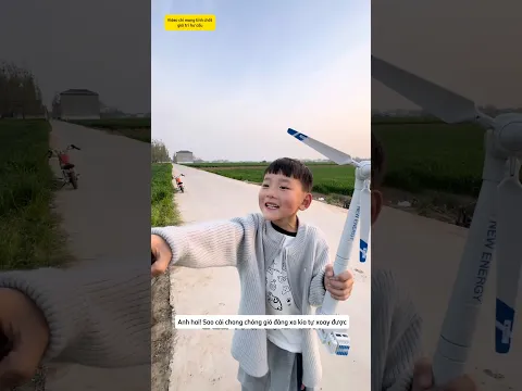Em trai hỏi tại sao chong chóng gió biết xoay