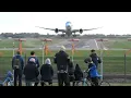 TUI Dreamliner boeing 787 takeoff over people!