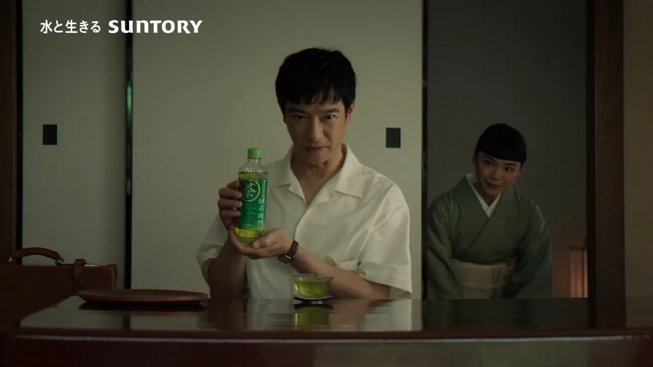 伊右衛門CMの魅力を深掘り。心に残る名作CMを振り返る