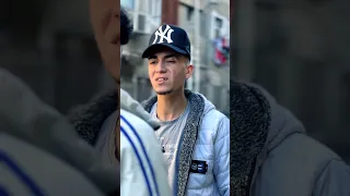 هعمل نفسي ان انا مسمعتش حاجه م اللي انت قايلها عليا    دندنها