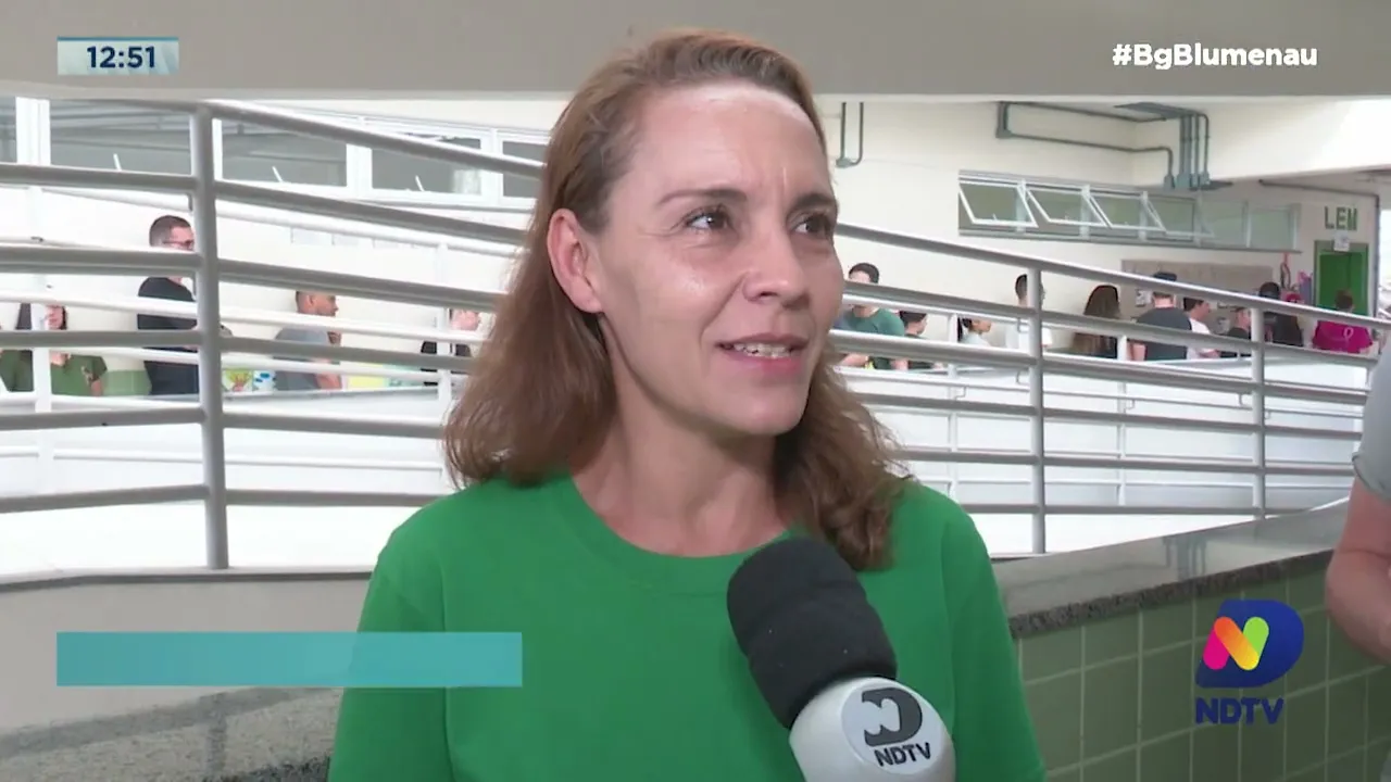 "Fugiu" do casamento: blumenauense foi votar vestida de noiva